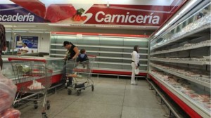 Anaqueles vacíos es la normalidad en los abastos y supermercados de Venezuela. Estilo cubano importado y aceptado 